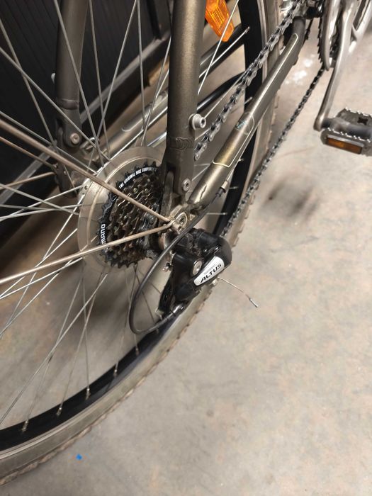 Bicicleta senhora pouco uso