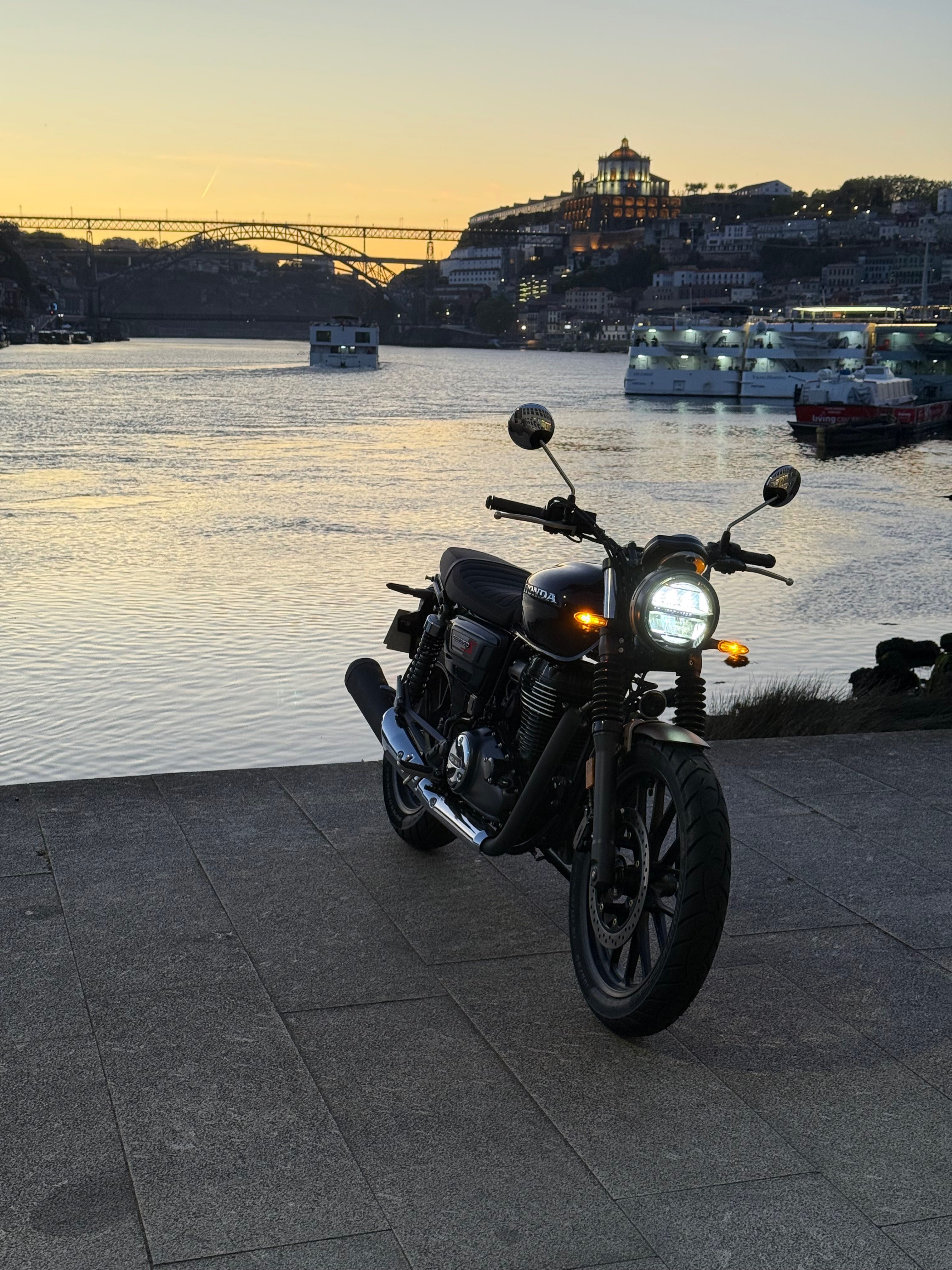 Honda GB350s - preta