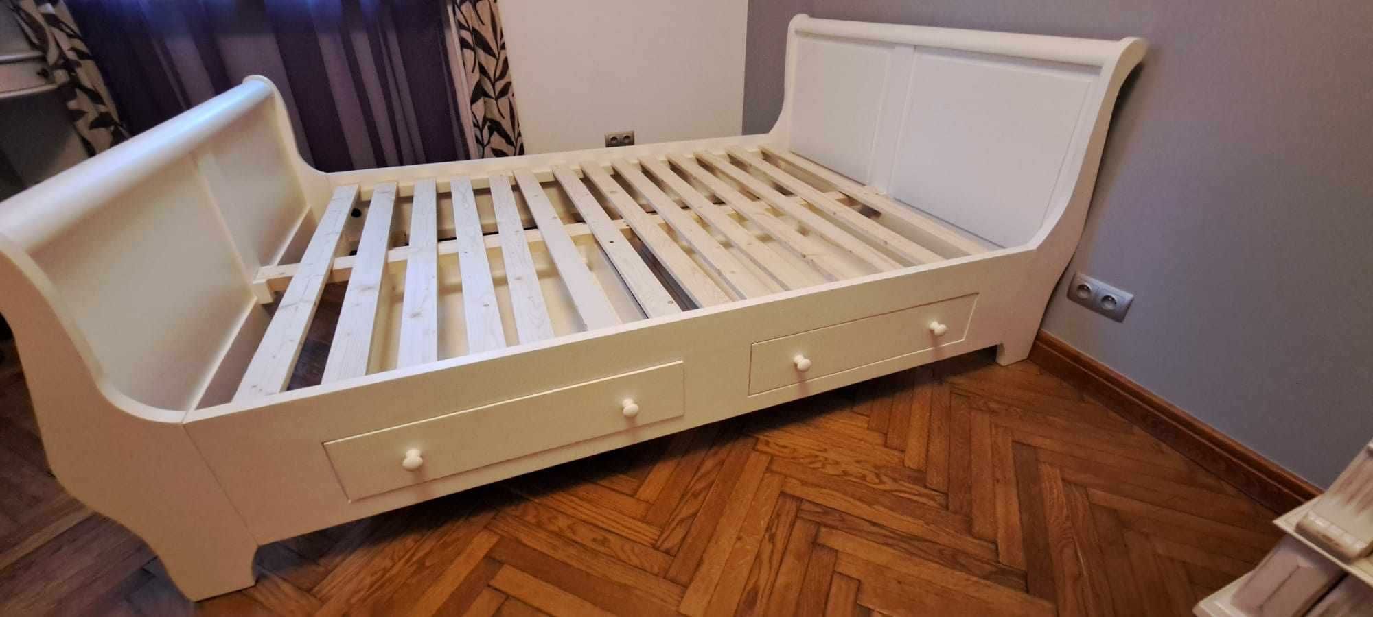 Drewniane łóżko z szufladami, materac 140x200