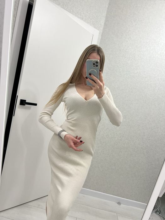 Сукня довга тепла h/m плаття молочного кольору