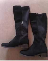 Botas Pretas de Cano Alto