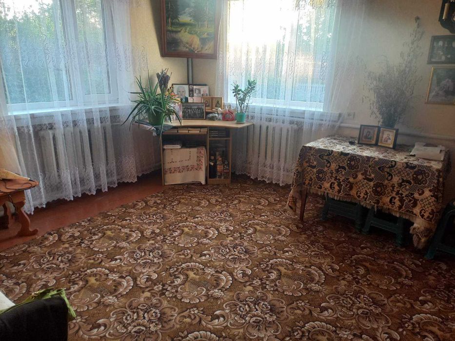 Продається приватний теплий,просторий будинок з присадибною ділянкою