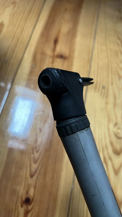 Pequena bomba de ar manual para bicicletas