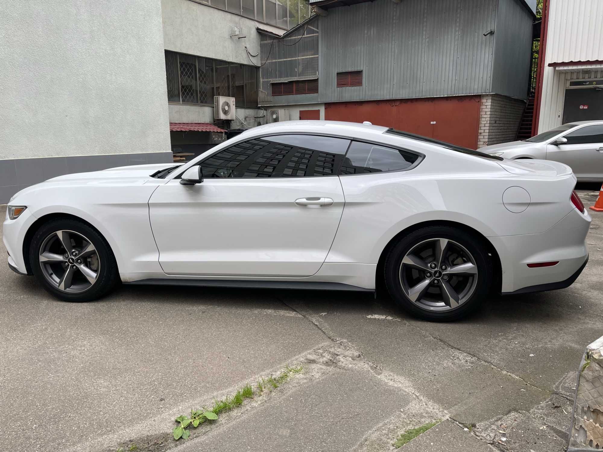 Ford Mustang 2017 пробіг 80 тис.км. об'єм 2,3 АКПП-6