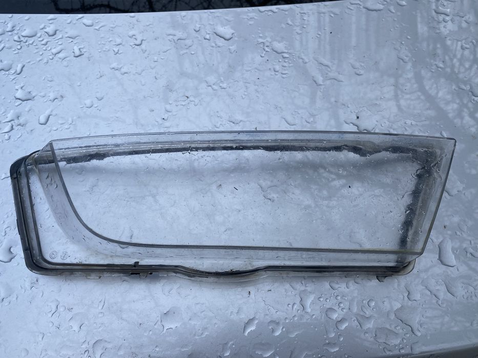 Скло правої протитуманої фари шкода октавія А7