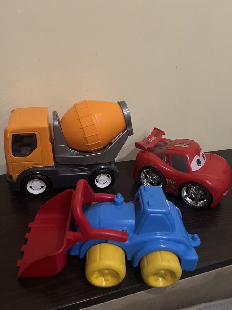 Машинки різні іграшки
