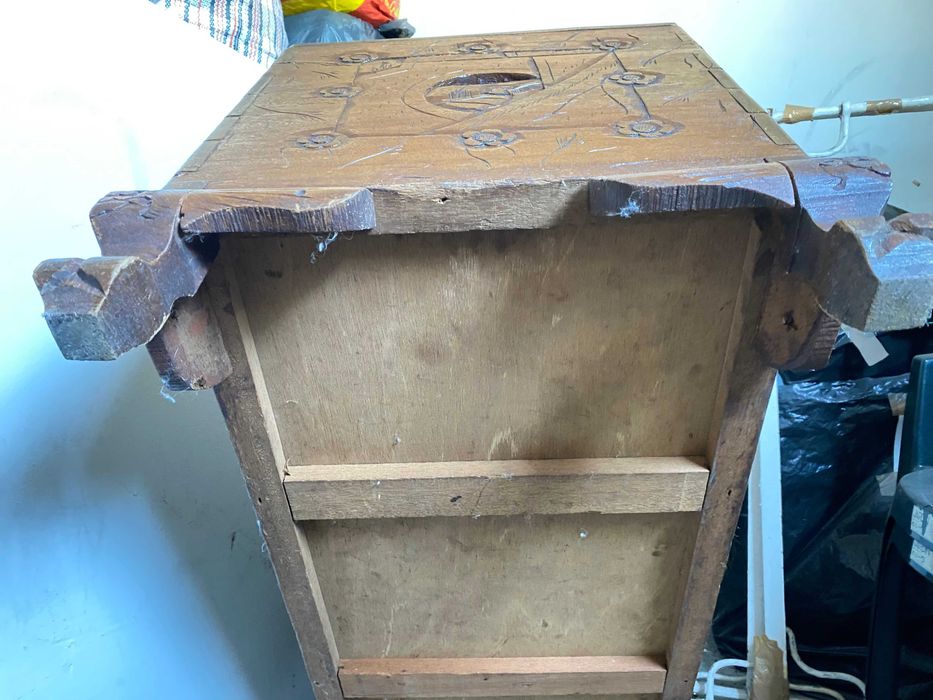 Baú esculpido em madeira: As Tormentas Dos Descobrimentos