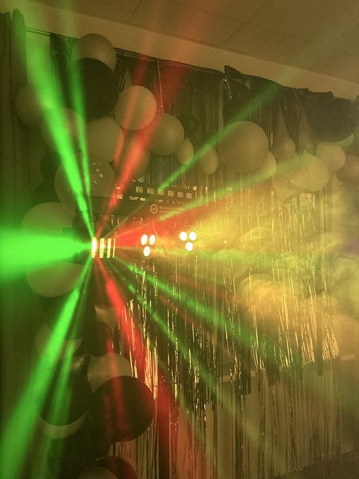 Wynajem głośnika JBL PARTYBOX 710 + światła, dym, mikrofony PAKIET