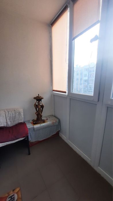 Продам хорошую однокомнатную Жк 7 Небо! Средний этаж! Укомплектована!