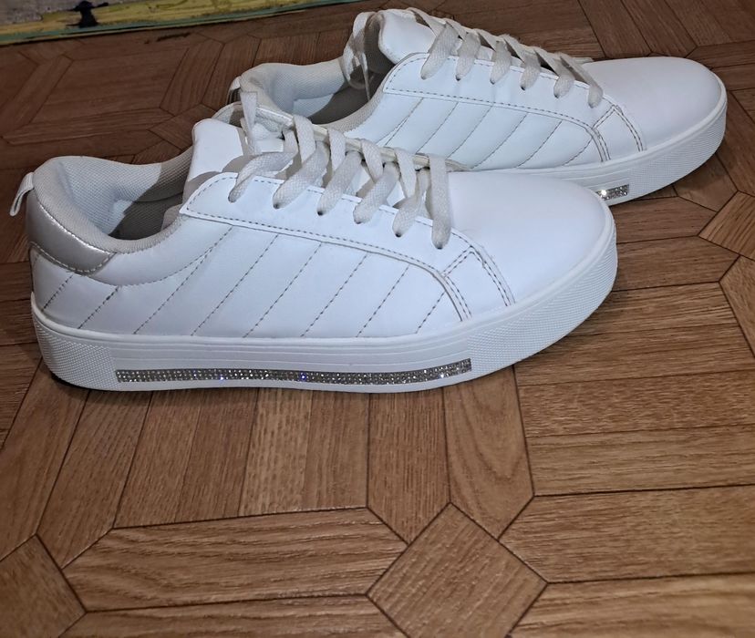 Продам кроссовки New Balance и кроссовки Primark женские