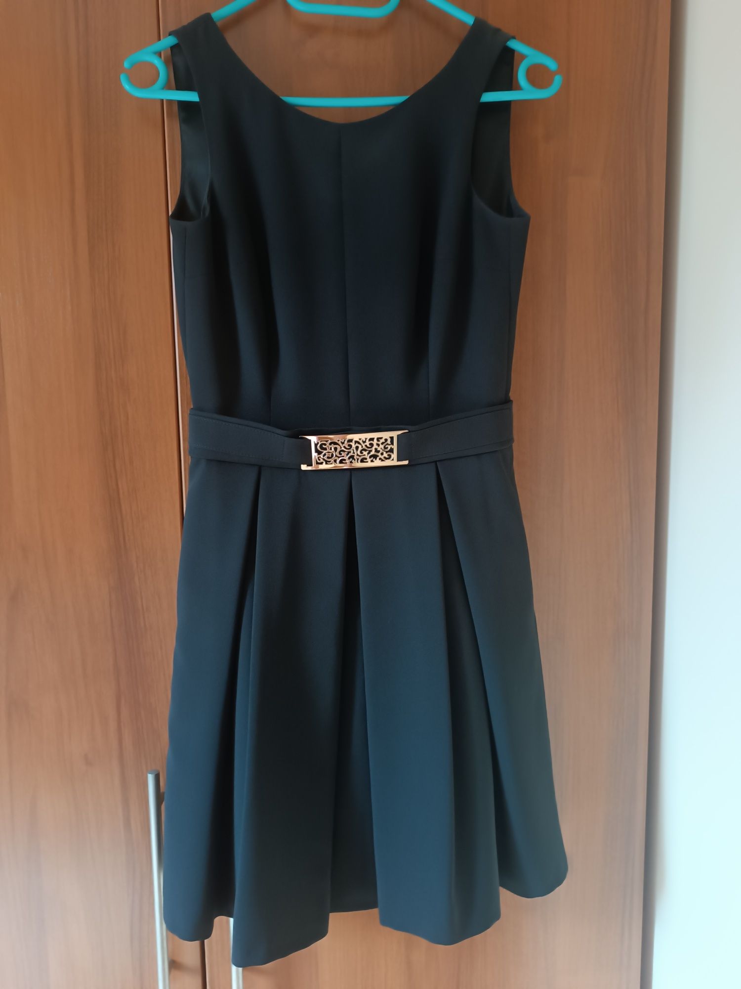 Sukienka czarna z kieszeniami