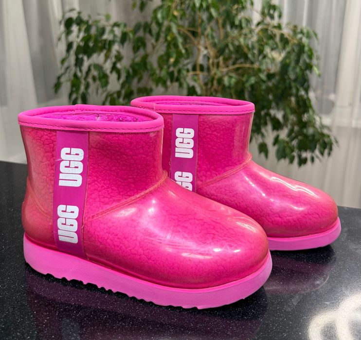 Яскраві чобітки  UGG розмір 33,5 євро