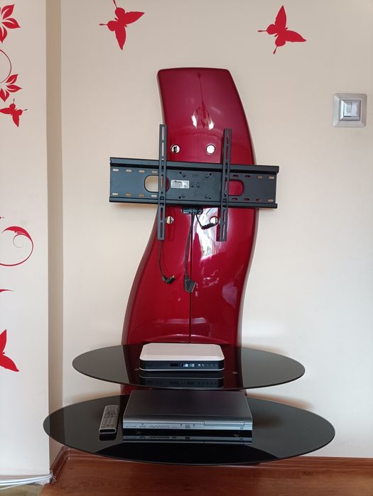 Uchwyt na telewizor z maskownicą