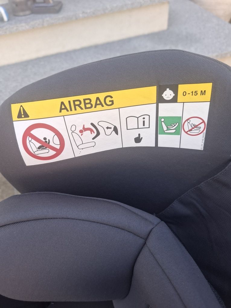 Cadeira rotativa Cybex Sirona S2.