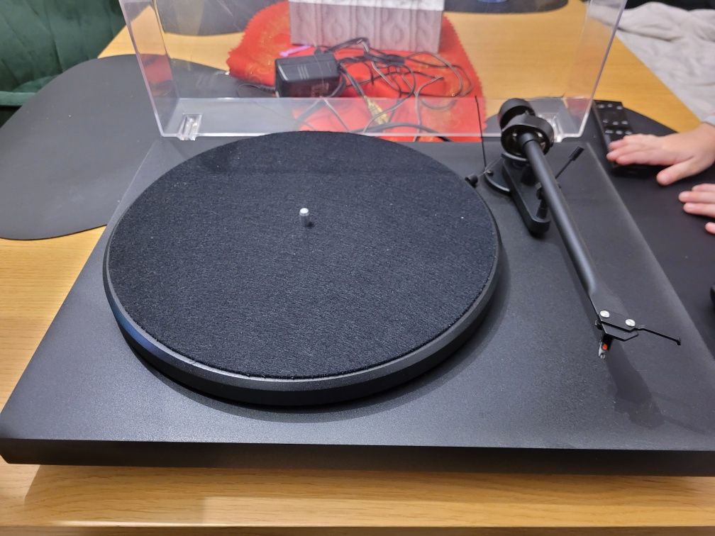 Gramofon Pro-ject Debut lll