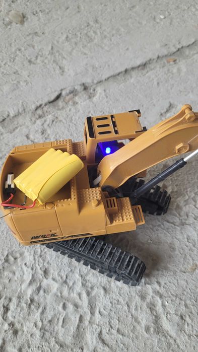 Екскаватор на пульті(экскаватор на пульте управления)