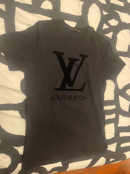 T-Shirt LV ( Louis Vuitton) Preta veludo