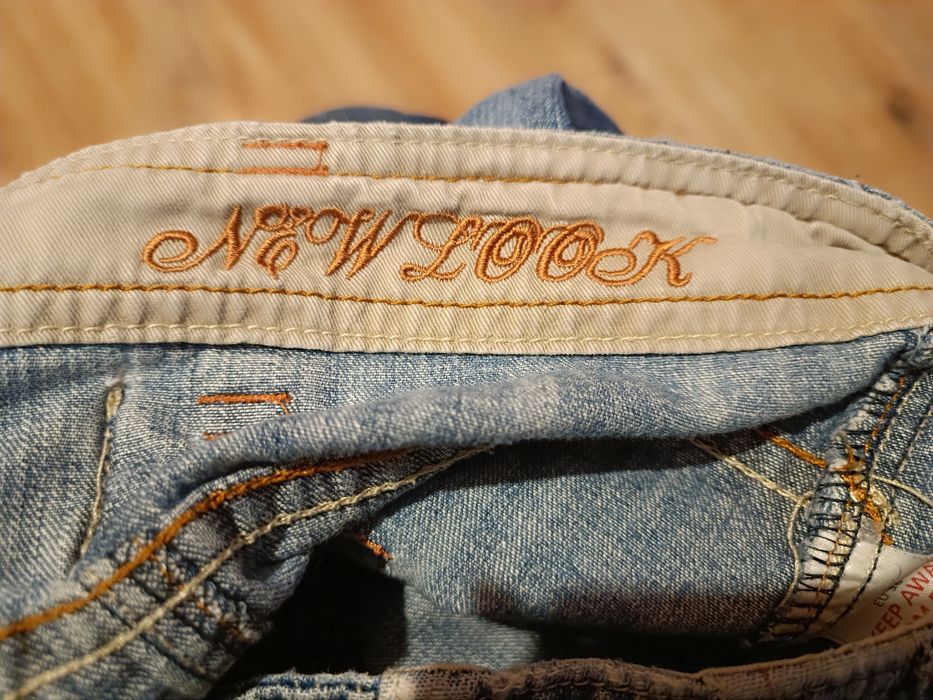 Szerokie jeansy z przetarciami New look