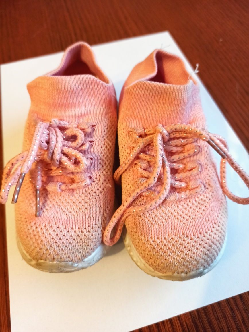 Buty dla dziewczynki rozmiar 26, kapcie 25