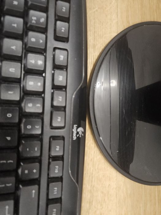 Monitor LG i klawiatura Logitech