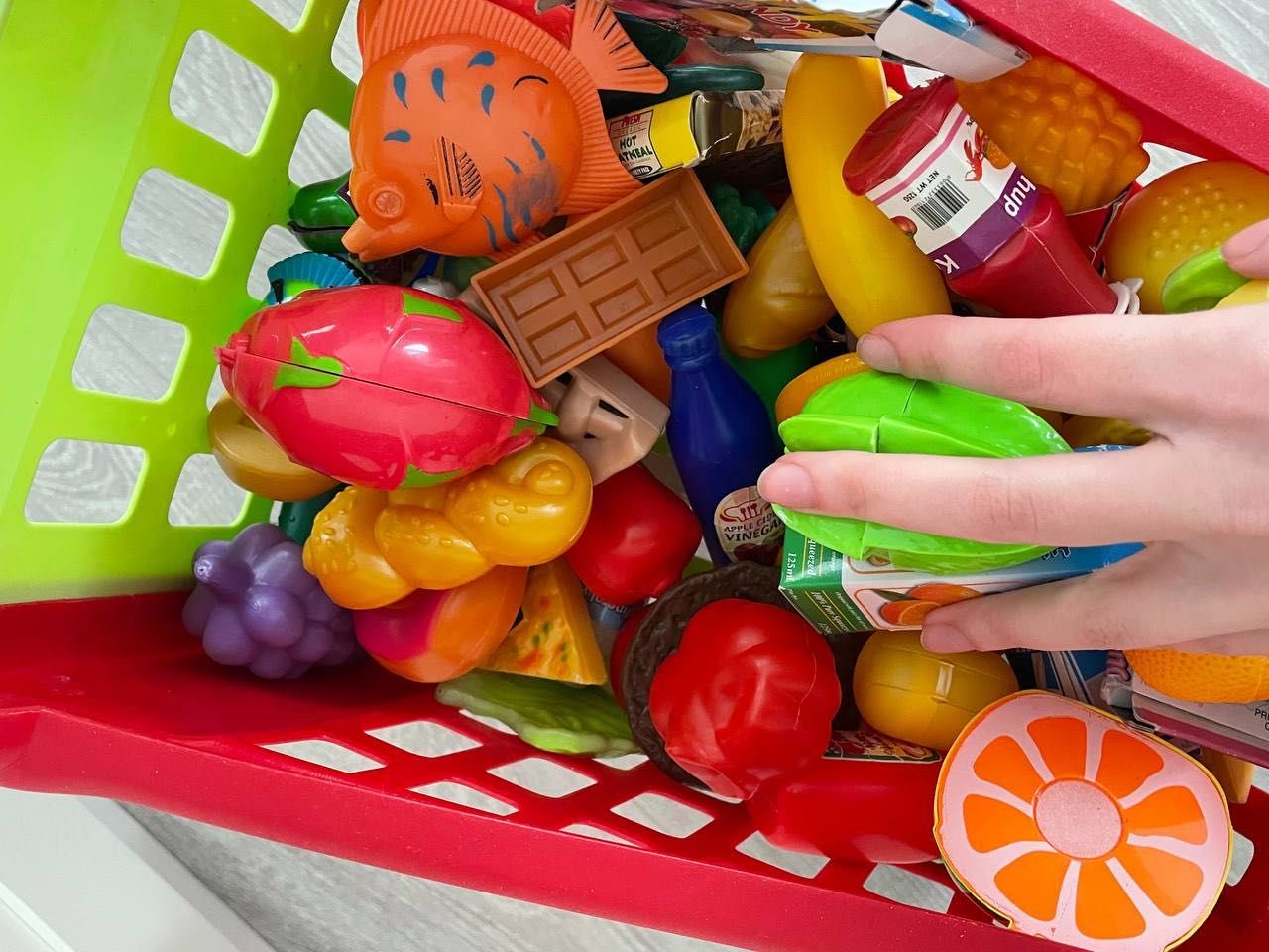 Дитячий візочок для супермаркету повна продуктів