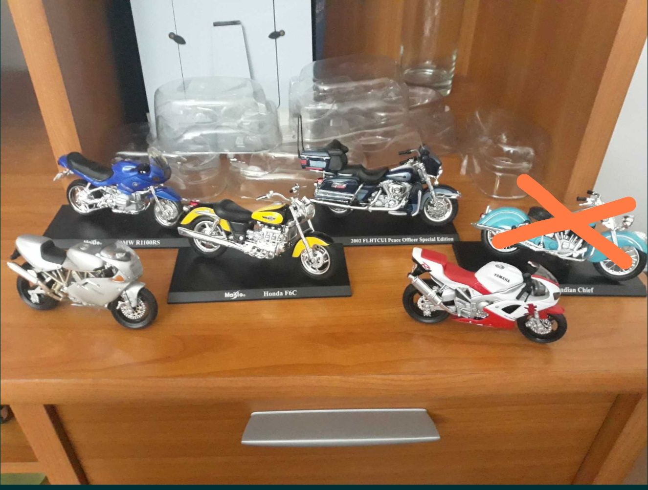 5 miniaturas 1:18 Motas clássicas e Superbikes