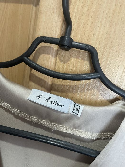 Святкова жіноча сукня