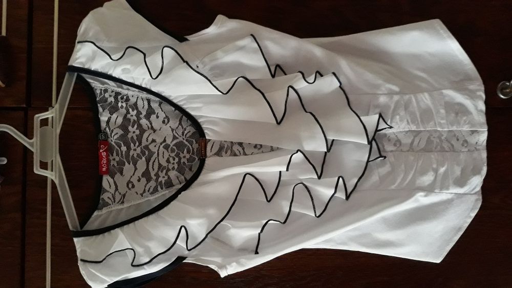 белая блузка