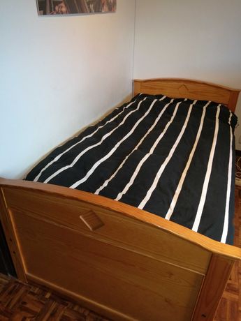 Vende-se cama individual em pinho com gavetão