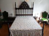 Mobília de quarto antiga e completa em madeira de mogno