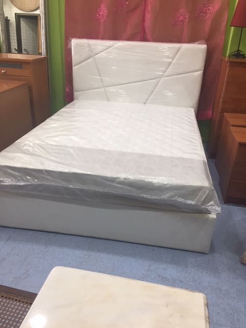 Cama com Cabeceira alta, Tecido em Polipele ( Lavável )