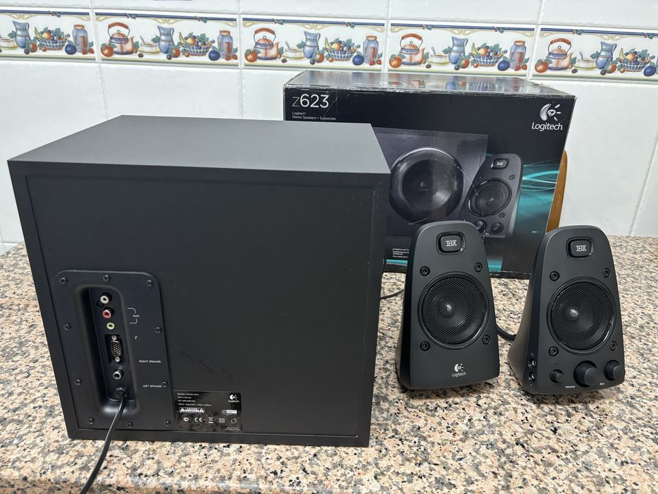 Colunas de som Logitech com subwoofer 2.1