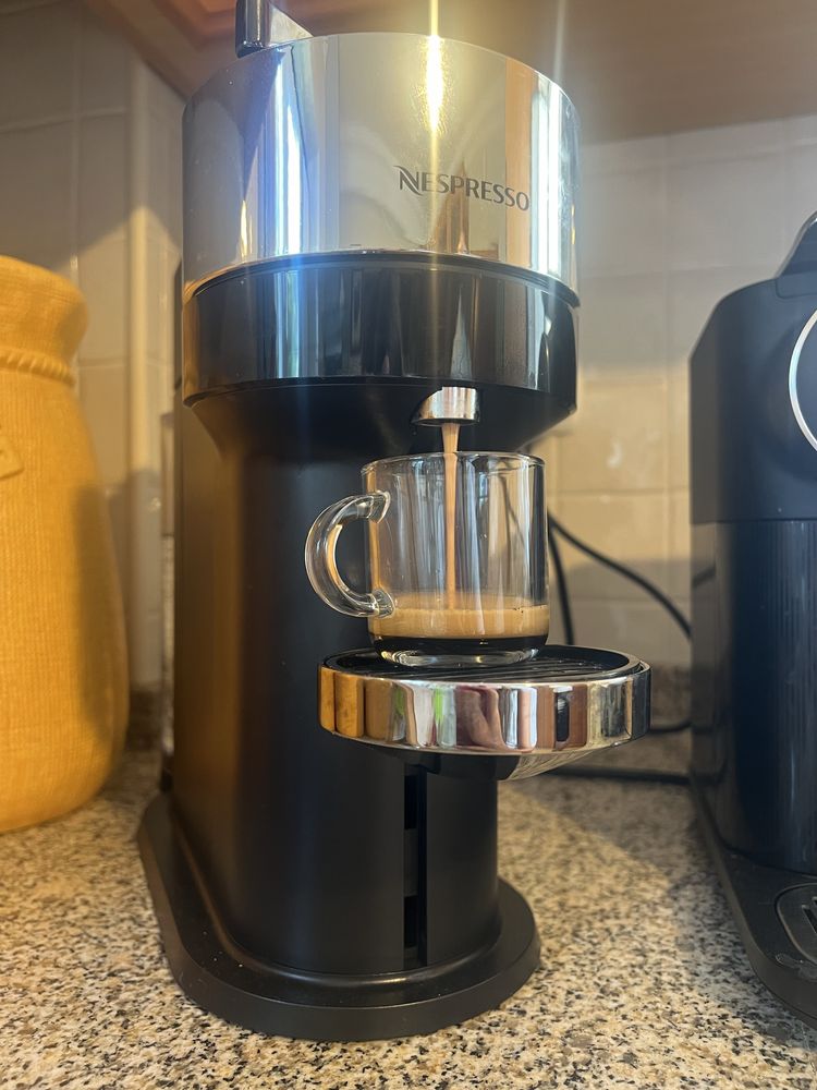 Máquina Café Nespresso Vertuo Next
