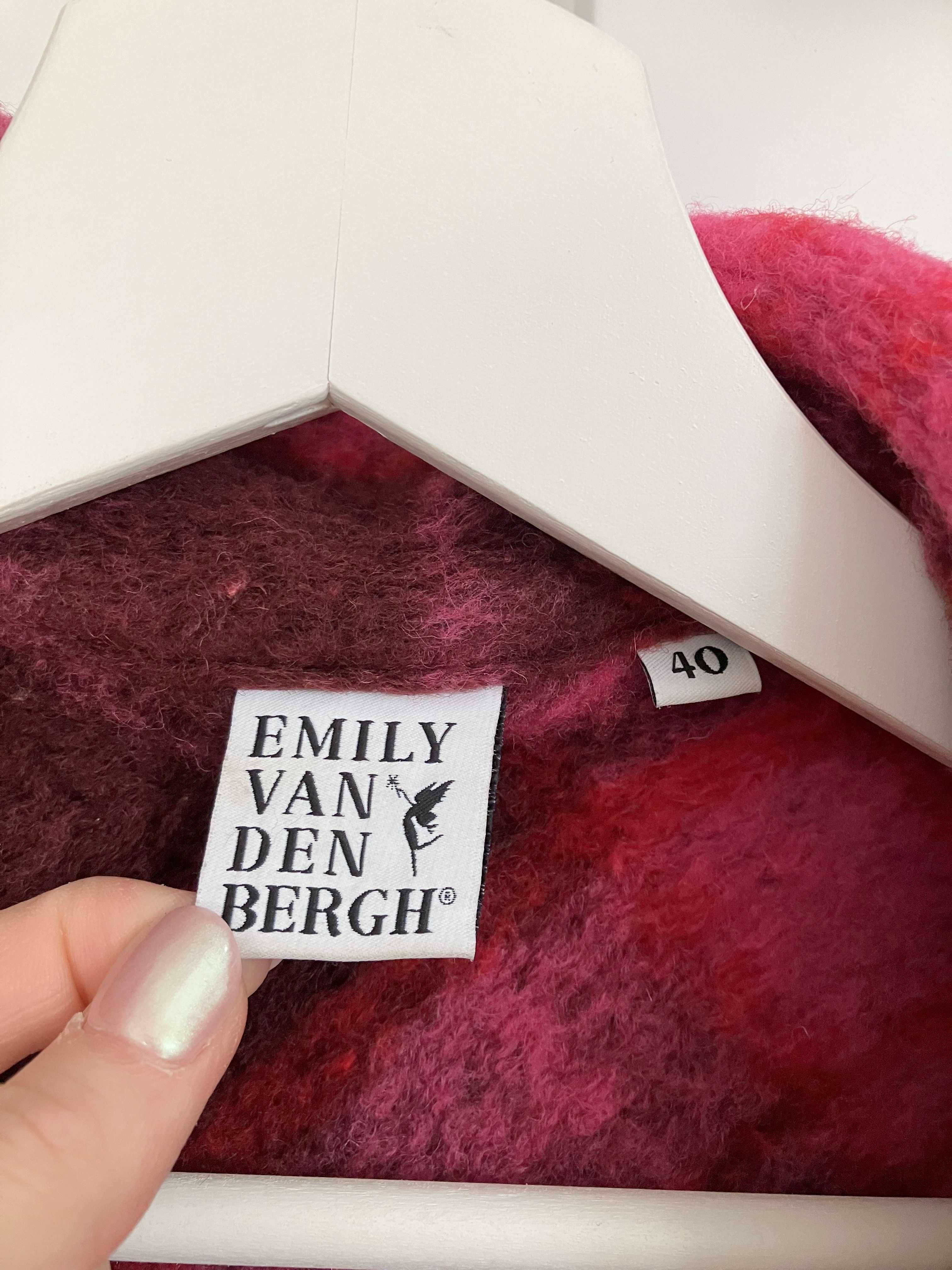 Wełniana kurtka Emily Van Den Bergh koszulowa różowa w kratę oversize