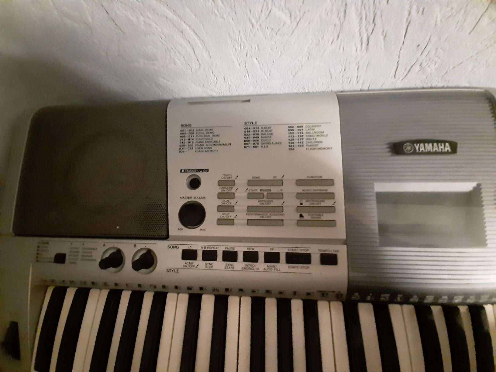 Синтезатор Yamaha PSR - E403