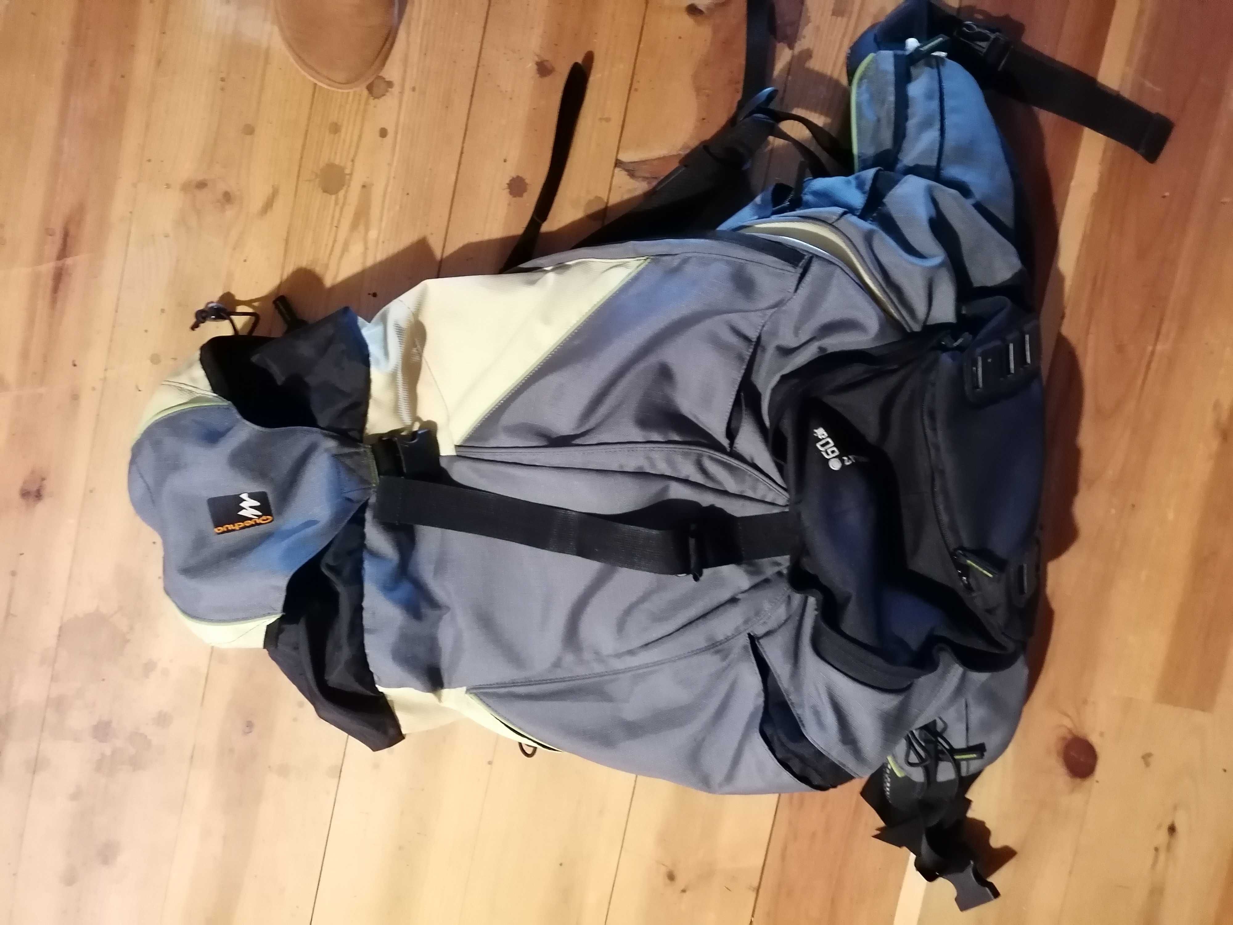 Mochila Quechua 60 Lt como nova