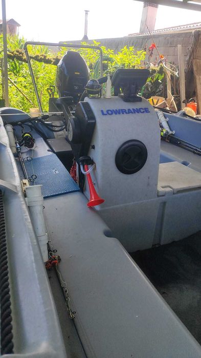 Barco Whaly 370 com motor Tohatsu