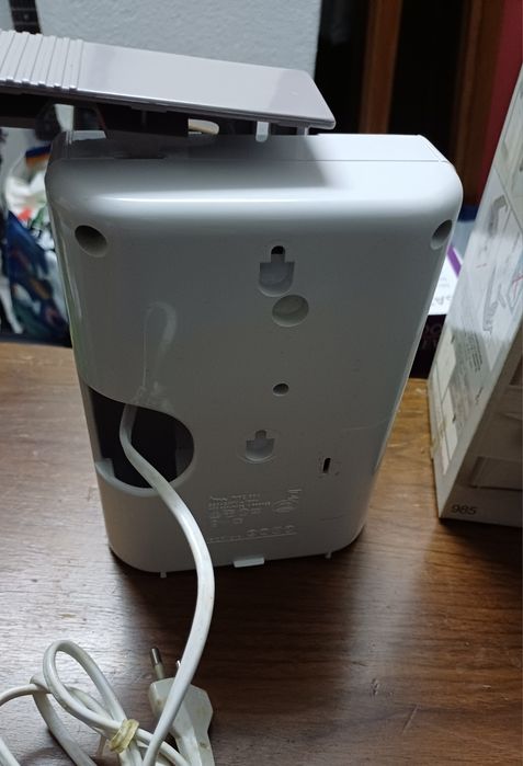 Abre-latas e afiador de facas
Marca moulinex
Nunca usado, na caixa