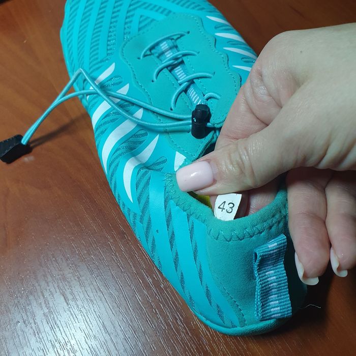 Взуття для води .