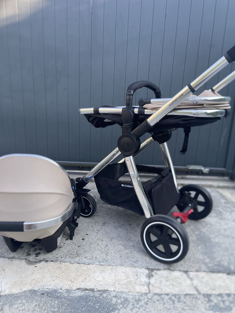 Carrinho + Babycoque Mothercare (como novo).