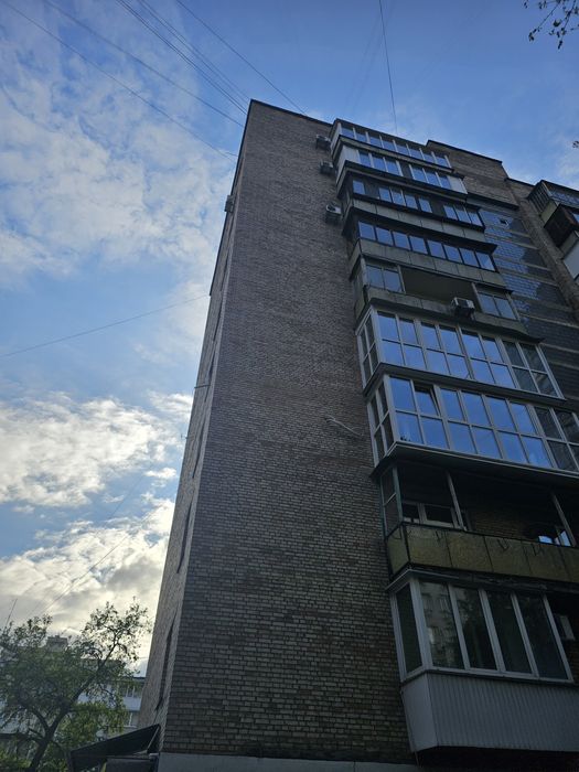 м.Палац Україна.Предславинська 26а.4-х.кімнатна 85м2.
