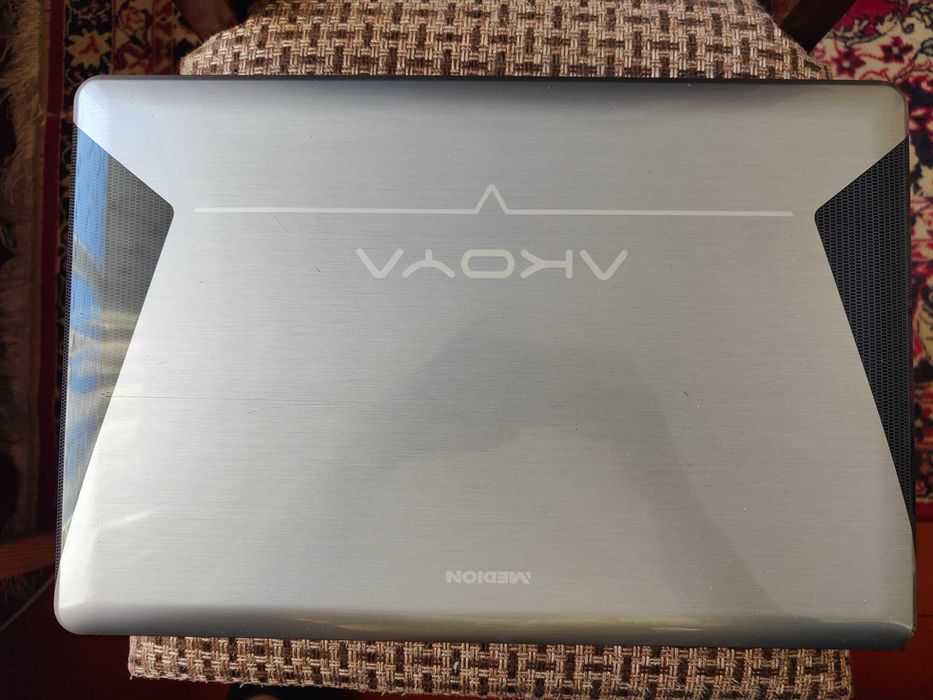 Medion Akoya E7214 i3-350M; HP G62 i5-560M; Packard Bell VG70