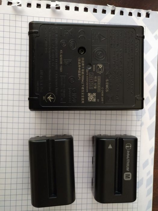 Зарядне для фотоапаратів серії Sony Alpha - Sony ВС-vm10+2 акумулятори