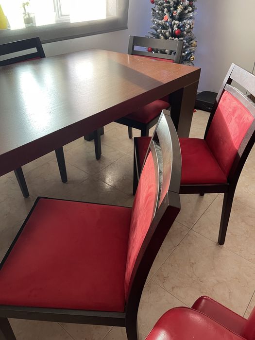 Mesa de sala em madeira