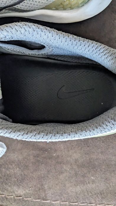 Нові чоловічі кросівки фірми Nike