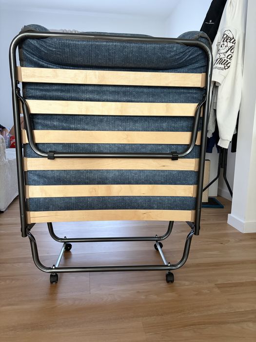 Cama Dobrável com Colchão – Excelente Estado