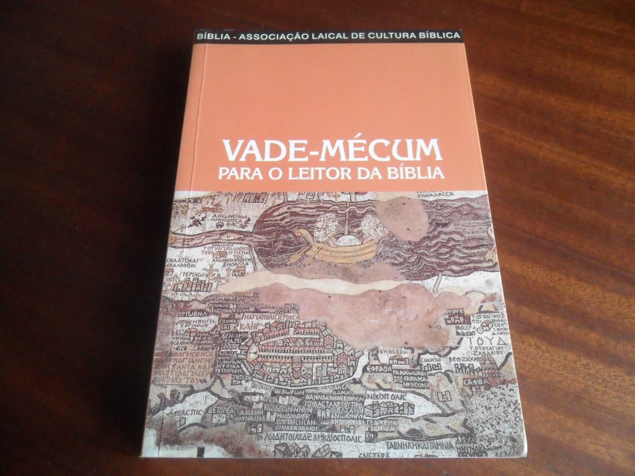 "Vade-Mécum para o Leitor da Bíblia" de Vários - 1ª Edição de 2002