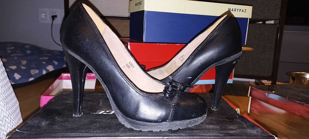 Sapatos de salto, 37