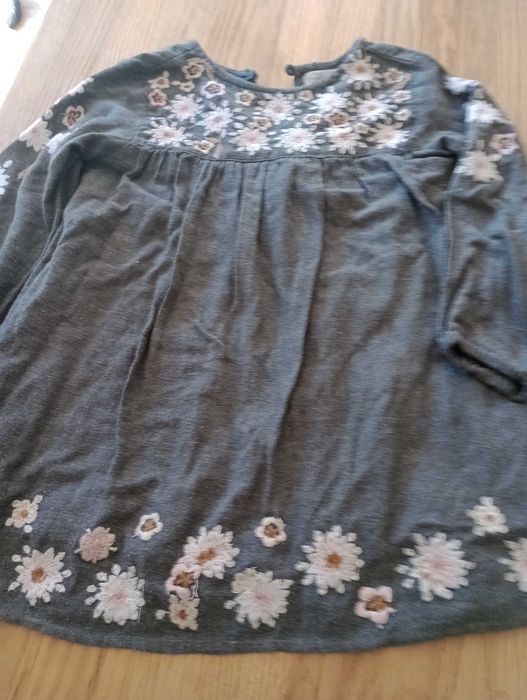 Sukienka Zara wyszywana rozm 98