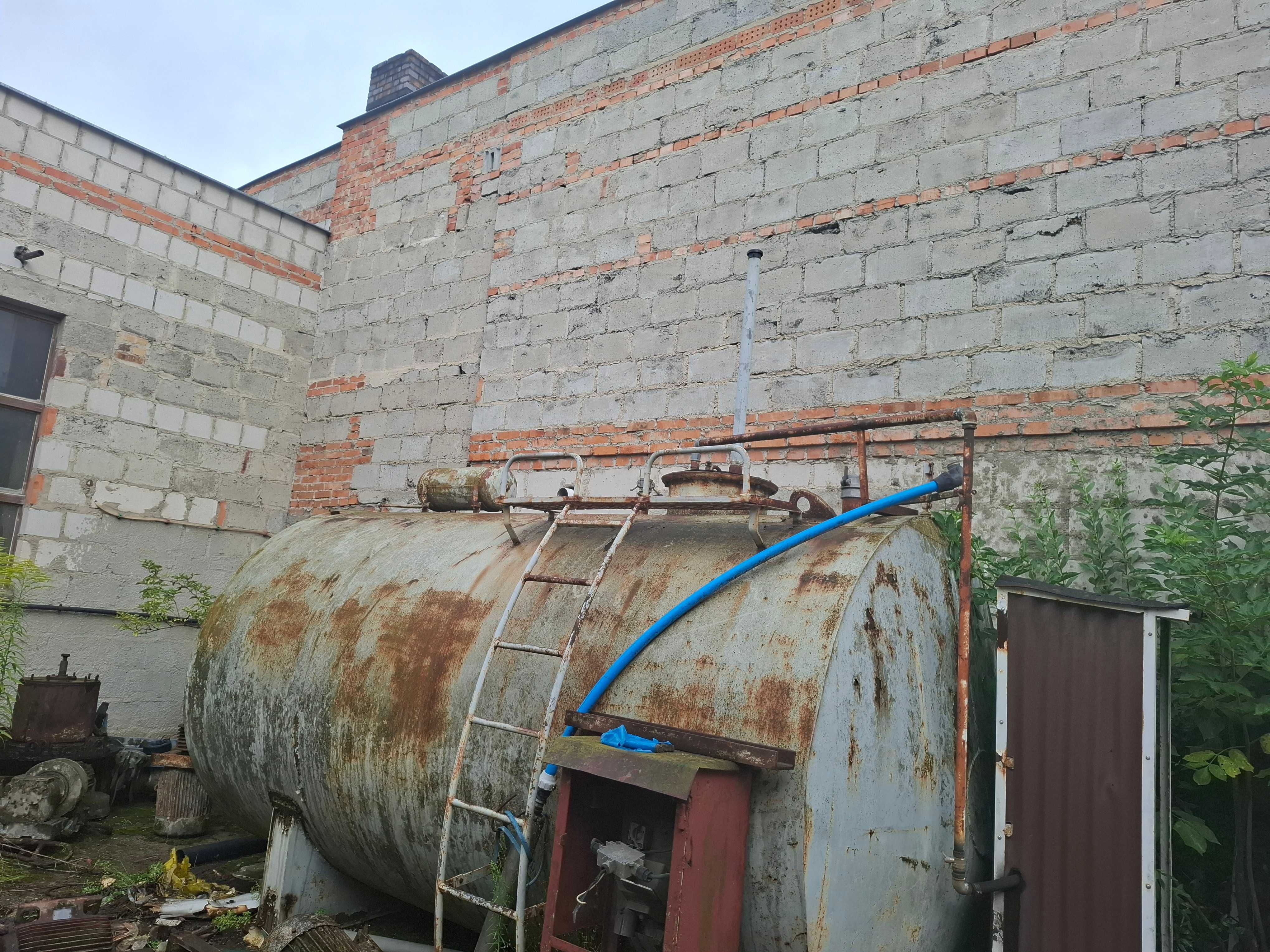 Cysterna 12 tys litrów z dystrybutorem.